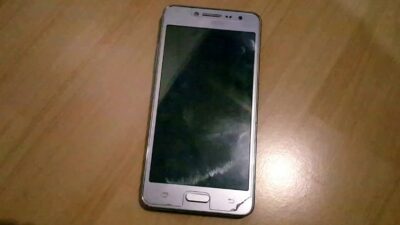 Cara Melepas Tempered Glass HP dengan Alat Sederhana