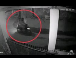 2 Pelaku Curanmor Gondol Motor Warga di Buaran Tangerang Terekam CCTV