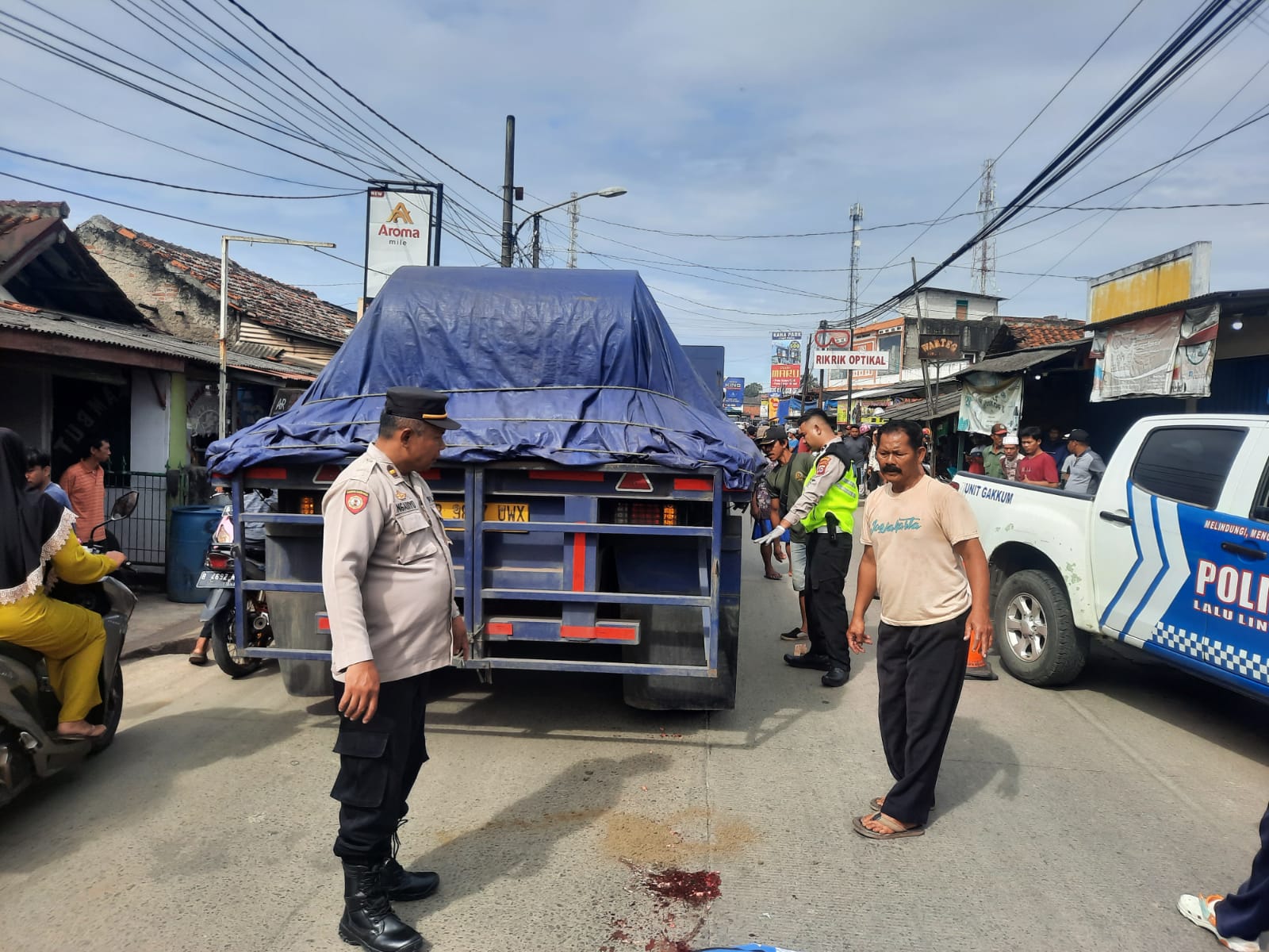 Mau Nyalip, Pelajar Wanita Tewas Terlindas Truk Trailer di Panongan Tangerang