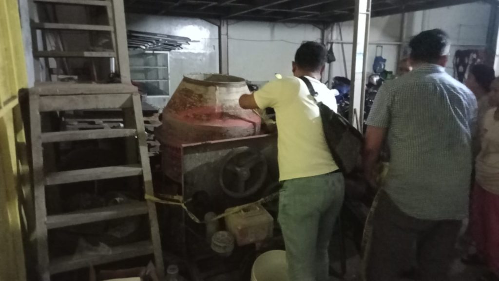 Komplotan Maling Curi Mesin Molen Semen di Periuk Tangerang Terekam CCTV