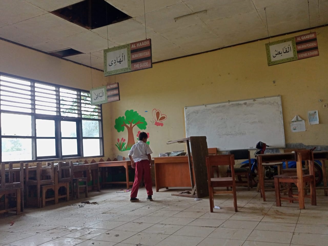 Gedung SDN di Jambe Tangerang Memprihatinkan, Plafon Kelas Ambrol hingga Ruang Guru Bocor