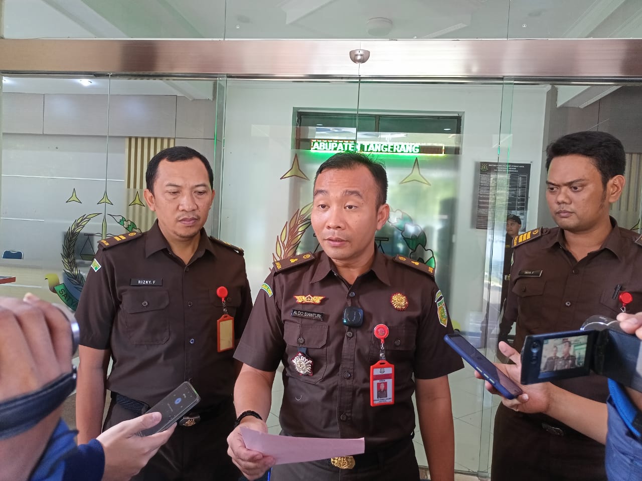 5 Pelaku Pengoplos Gas Bersubsidi di Panongan Tangerang Diserahkan ke Kejari, Terancam 6 Tahun Penjara