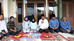 Benyamin Serahkan Santunan Kematian dari Jasa Raharja kepada Korban Kecelakaan Bus Tegal