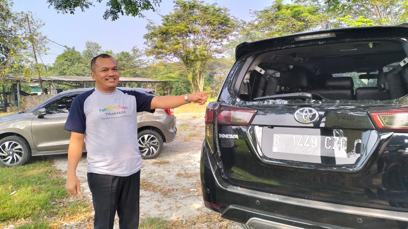ODGJ Ngamuk Pecahkan Kaca Mobil Warga di Tigaraksa Tangerang