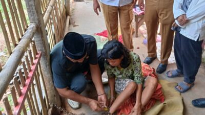 Wanita ODGJ yang Dirantai di Jambe Tangerang Akhirnya Dibawa ke RSJ Grogol