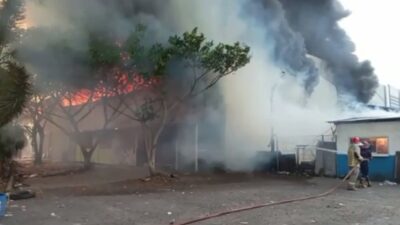 Breaking News! Gudang Kopi Kapal Api di Cikupa Tangerang Terbakar