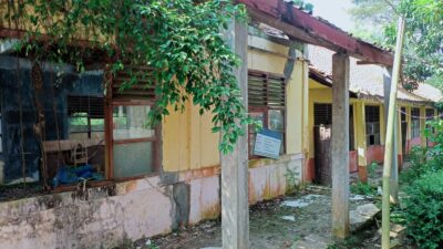 Dana perbaikan sekolah rusak di kabupaten tangerang mencapai rp 100 miliar