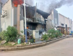 Kebakaran Melanda Gudang PT Leso di Pakuhaji Kabupaten Tangerang