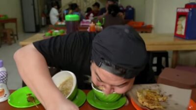 Gegara Kursi Patah, Wajah Nex Carlos Masuk ke Kuah Soto