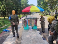 Satpol PP Dibubarkan PKL di Trotoar Puspemkab Tangerang