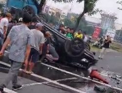 Mobil Innova Tabrak Pemotor dan Truk Tanki Air hingga Terguling di ITC BSD