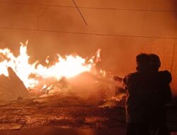Lapak Limbah di Sindang Jaya Tangerang Ludes Terbakar