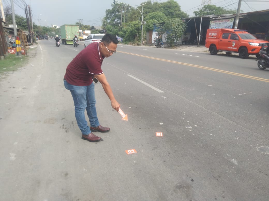 Polisi Tembak Kendaraan Pelaku Kejahatan, Pasutri Malah Kena Peluru Nyasar di Cikupa Tangerang