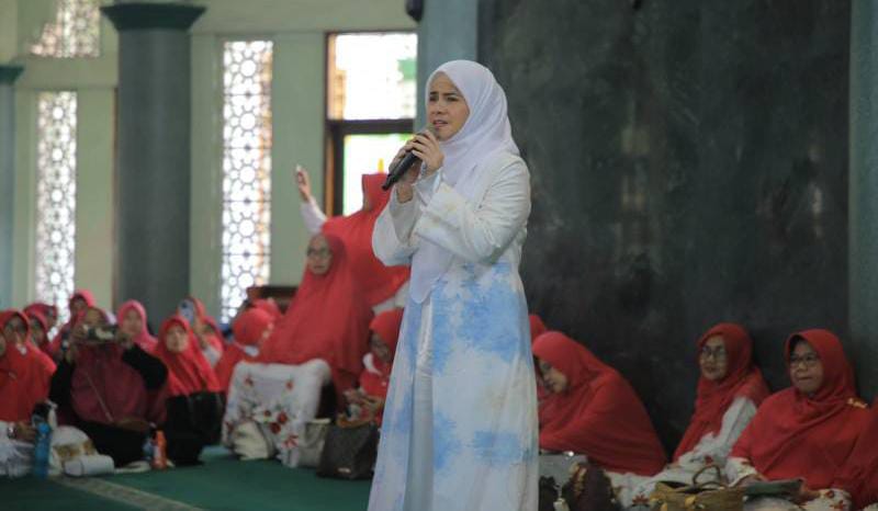 Ratusan Ibu-ibu di Tangerang Belajar Parenting dalam Festival Al-Azhom