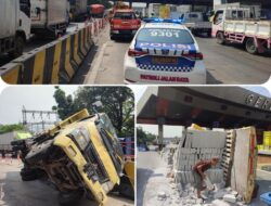 Truk Pengangkut Hebel Terguling di Gerbang Tol Cikupa Tangerang
