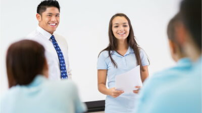 Cara Perkenalan Diri dalam Bahasa Inggris untuk Mahasiswa