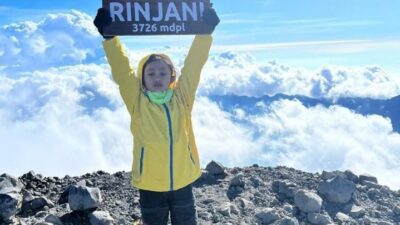 Keren, Bocah SD Asal Tangsel Sukses Taklukkan Puncak Gunung Rinjani