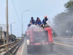 Pemkot Tangerang Siram Jalan Raya untuk Kurangi Polusi Udara