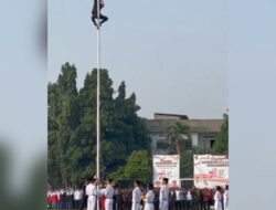 Video Viral, Aksi Pria di Tangerang Panjat Tiang Bendera Merah Putih