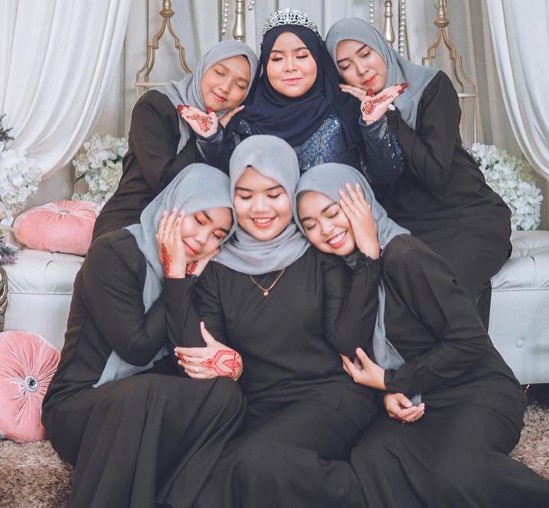 perpaduan warna silver cocok dengan warna apa 1