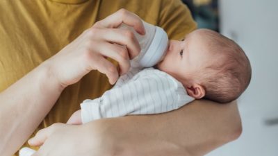 Tips Ampuh Agar Bayi Mau Minum Susu Formula Dari Dot